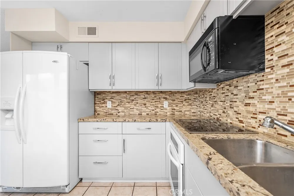 2010 Lawrence Crossley Palm Springs, CA 92264