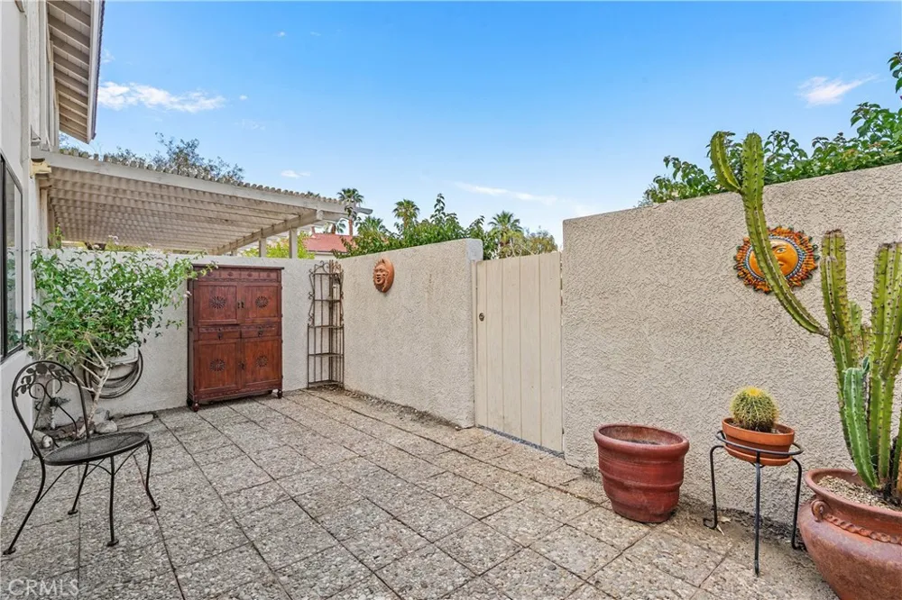 2010 Lawrence Crossley Palm Springs, CA 92264