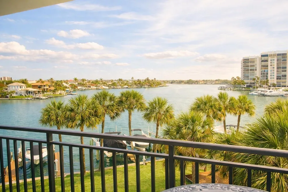9825 HARRELL AVENUE #404 Treasure Island, FL 33706