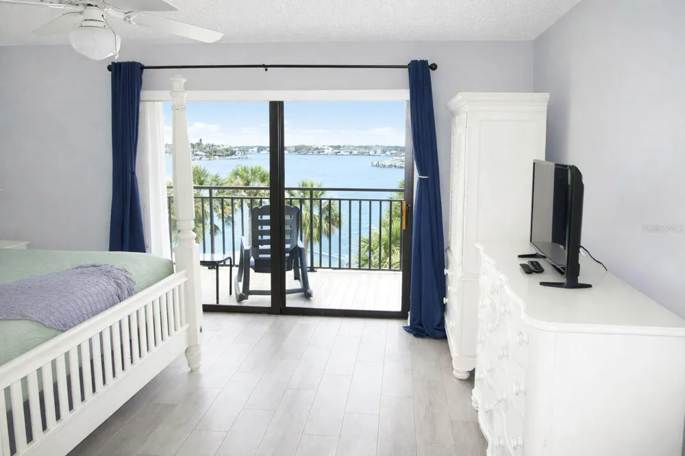 9825 HARRELL AVENUE #404 Treasure Island, FL 33706