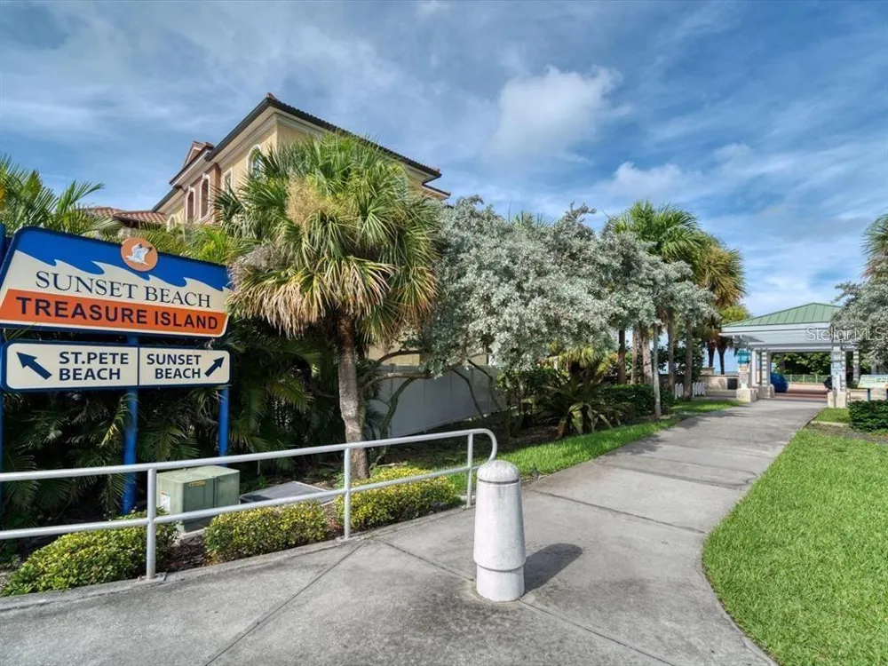 9825 HARRELL AVENUE #404 Treasure Island, FL 33706