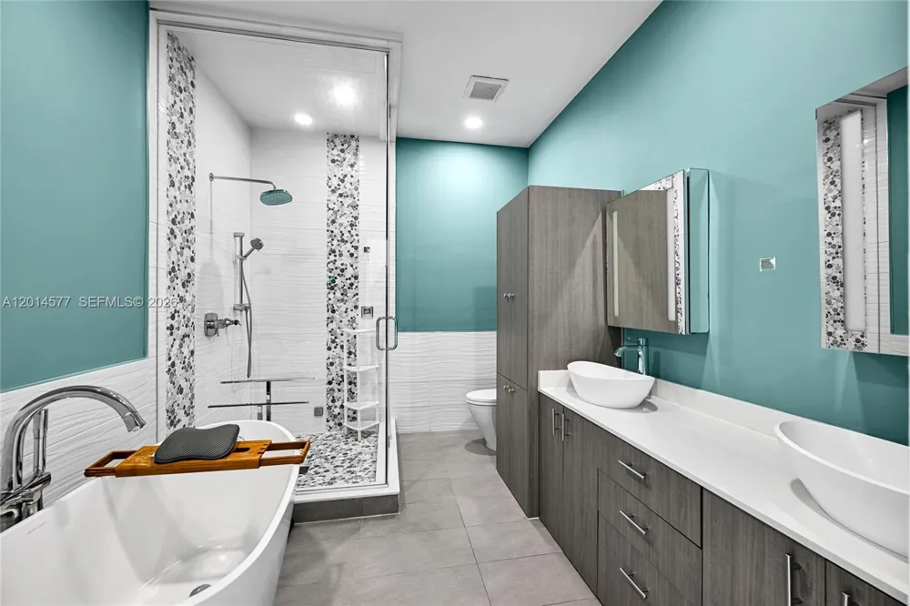 Address Not Shown Sunny Isles Beach, FL 33160