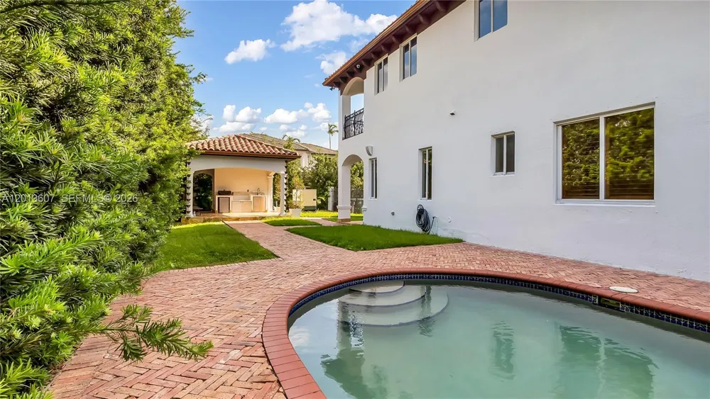 16763 NW 77th Path Miami Lakes, FL 33016