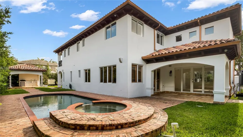 16763 NW 77th Path Miami Lakes, FL 33016