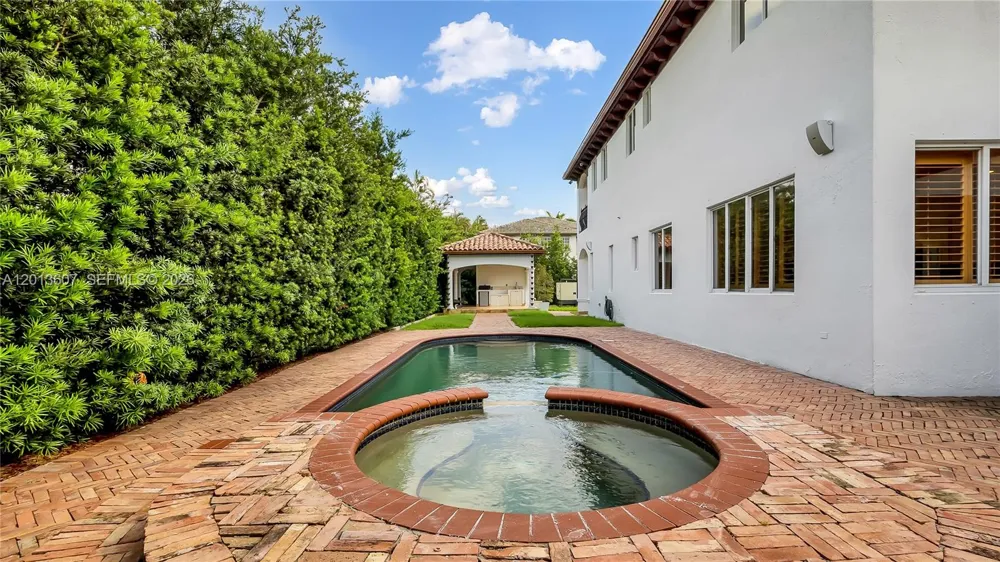 16763 NW 77th Path Miami Lakes, FL 33016