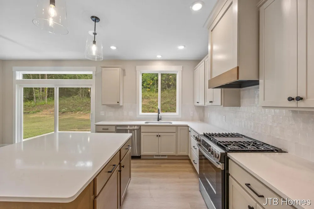 5859 Valley Point Drive SE Caledonia, MI 49316