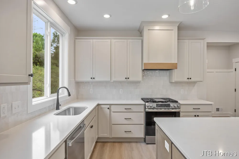 5859 Valley Point Drive SE Caledonia, MI 49316