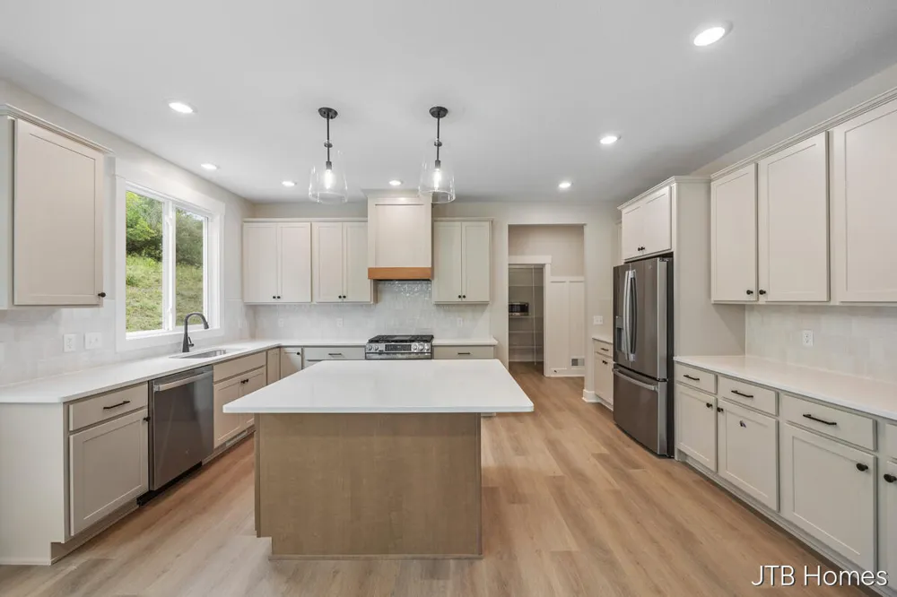 5859 Valley Point Drive SE Caledonia, MI 49316