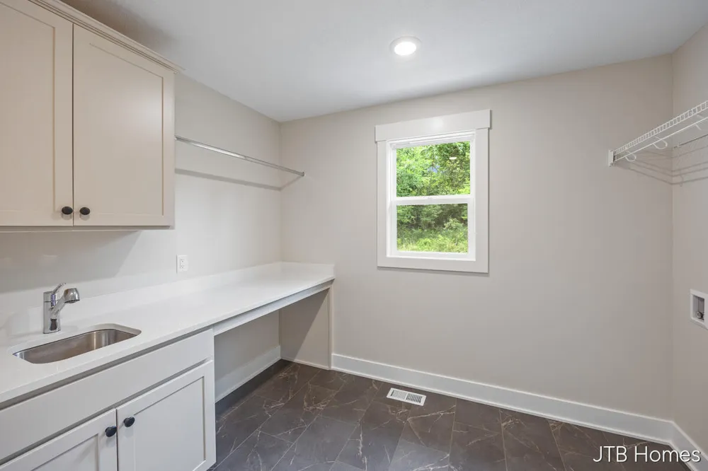 5859 Valley Point Drive SE Caledonia, MI 49316