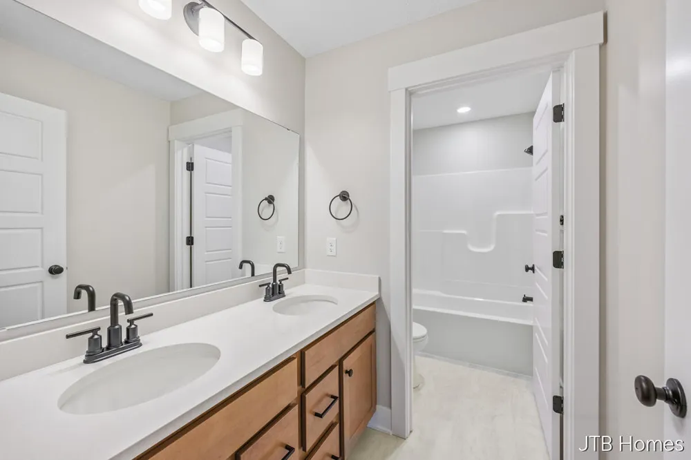 5859 Valley Point Drive SE Caledonia, MI 49316