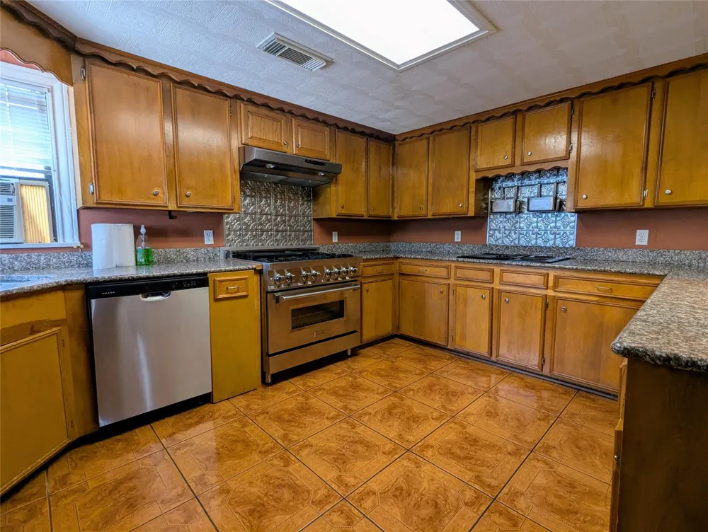 2654 Cos Street Liberty, TX 77575