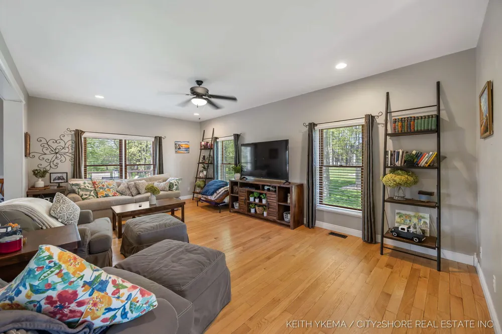 7453 Southwood SW Byron Center, MI 49315
