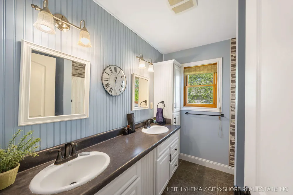 7453 Southwood SW Byron Center, MI 49315