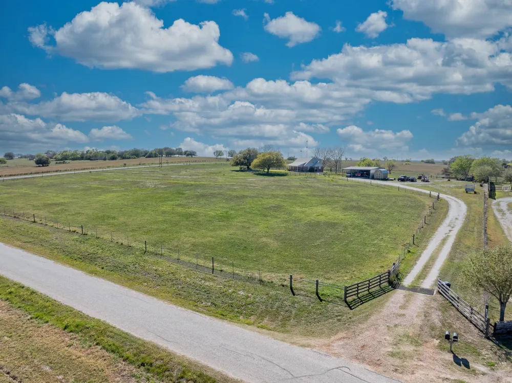 2110 Immenhauser Road Yoakum, TX 77995