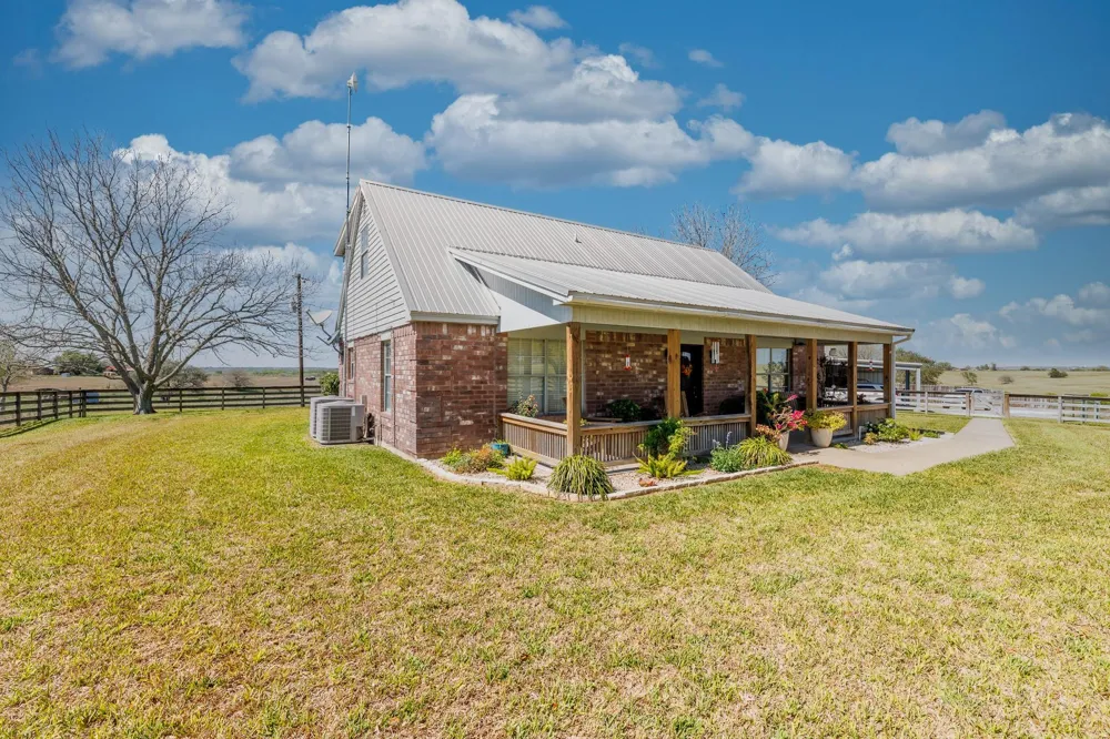 2110 Immenhauser Road Yoakum, TX 77995