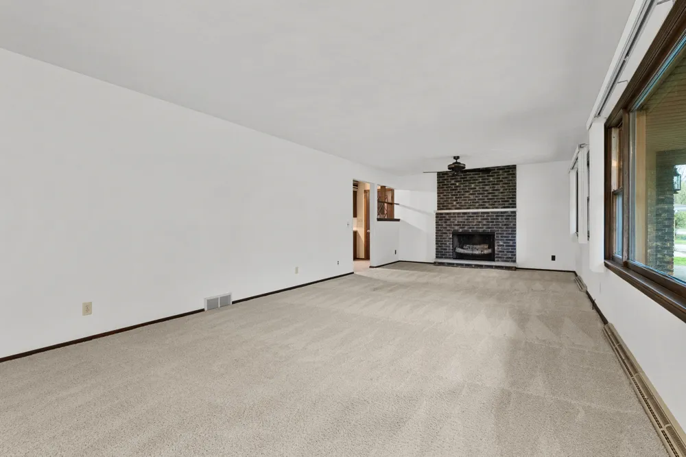 2286 Shiawasee Lane Stevensville, MI 49127
