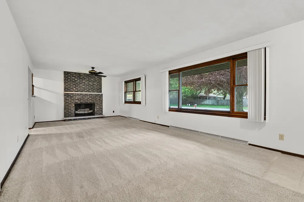 2286 Shiawasee Lane Stevensville, MI 49127