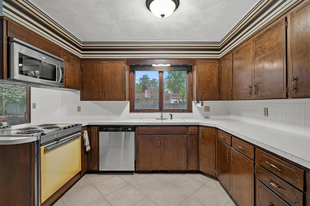 2286 Shiawasee Lane Stevensville, MI 49127