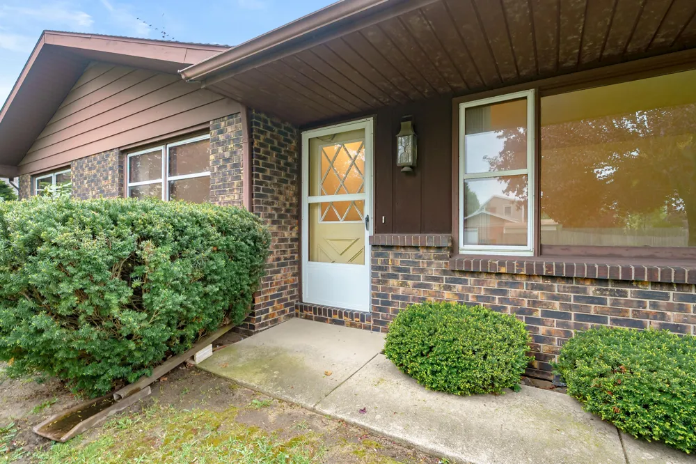 2286 Shiawasee Lane Stevensville, MI 49127