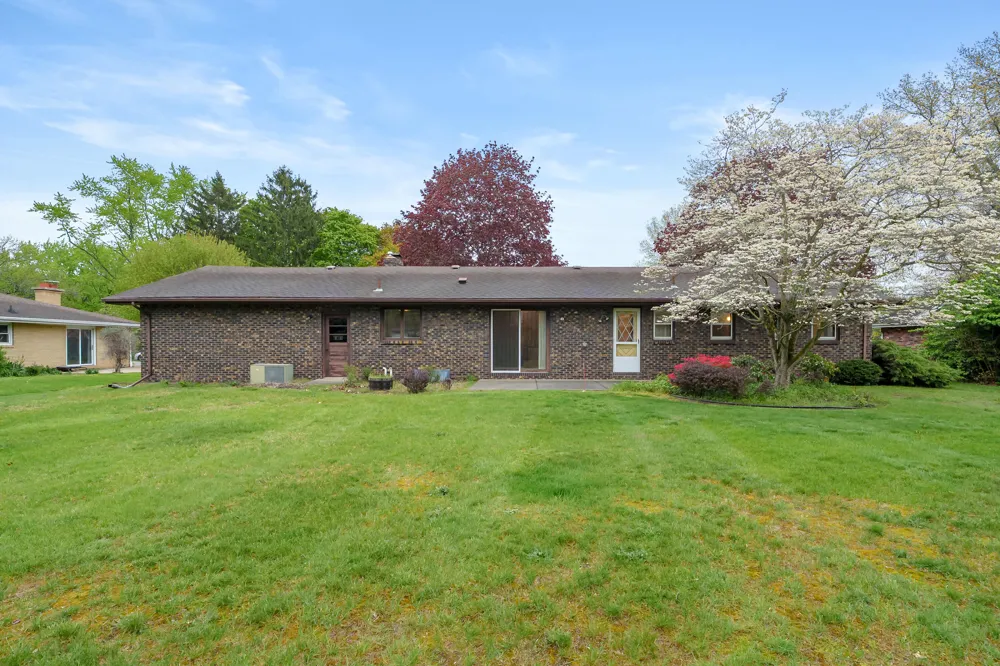 2286 Shiawasee Lane Stevensville, MI 49127