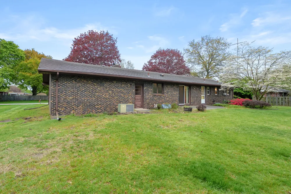 2286 Shiawasee Lane Stevensville, MI 49127