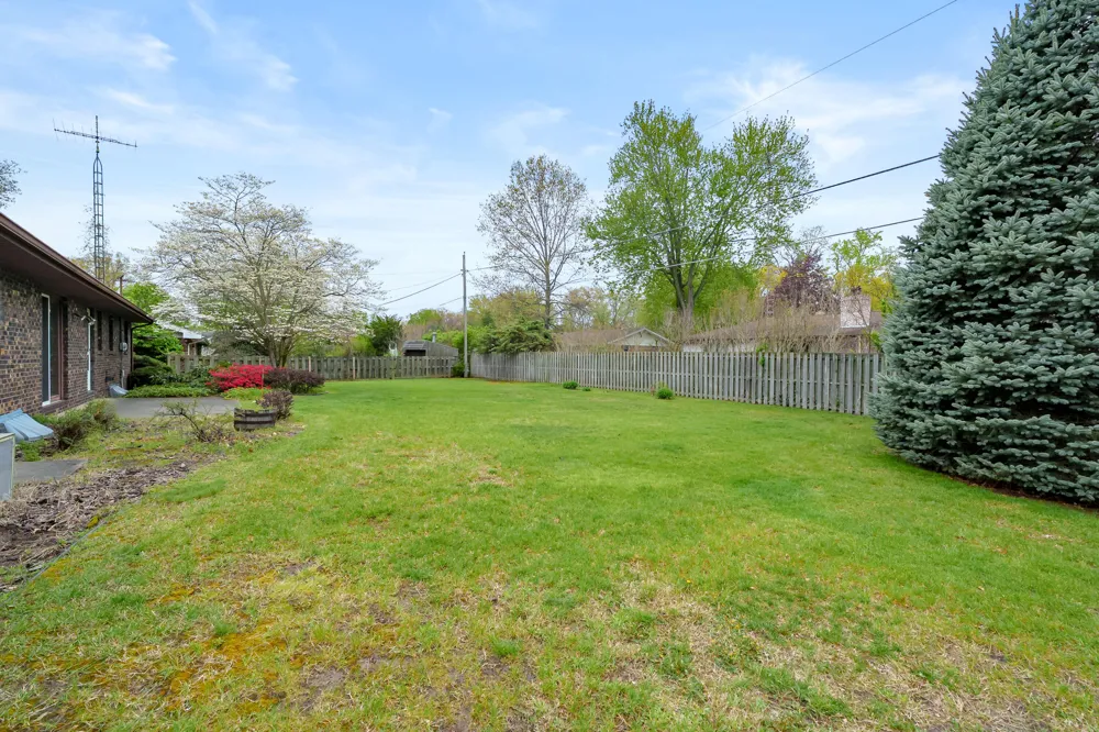 2286 Shiawasee Lane Stevensville, MI 49127