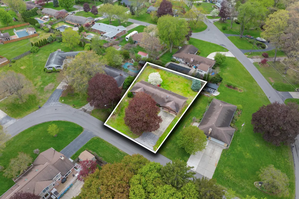 2286 Shiawasee Lane Stevensville, MI 49127