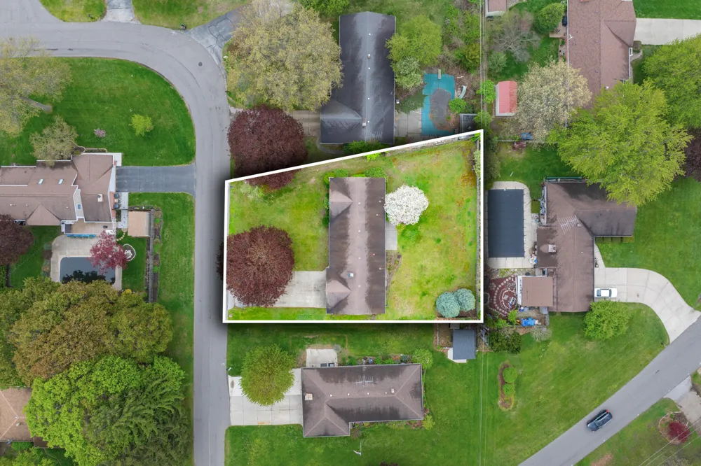 2286 Shiawasee Lane Stevensville, MI 49127