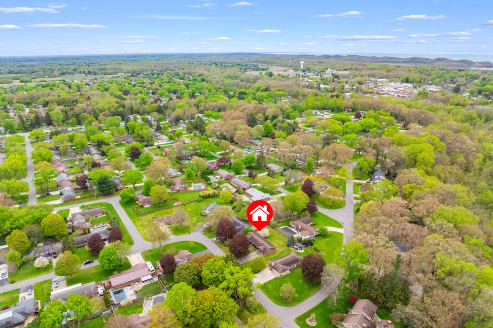 2286 Shiawasee Lane Stevensville, MI 49127