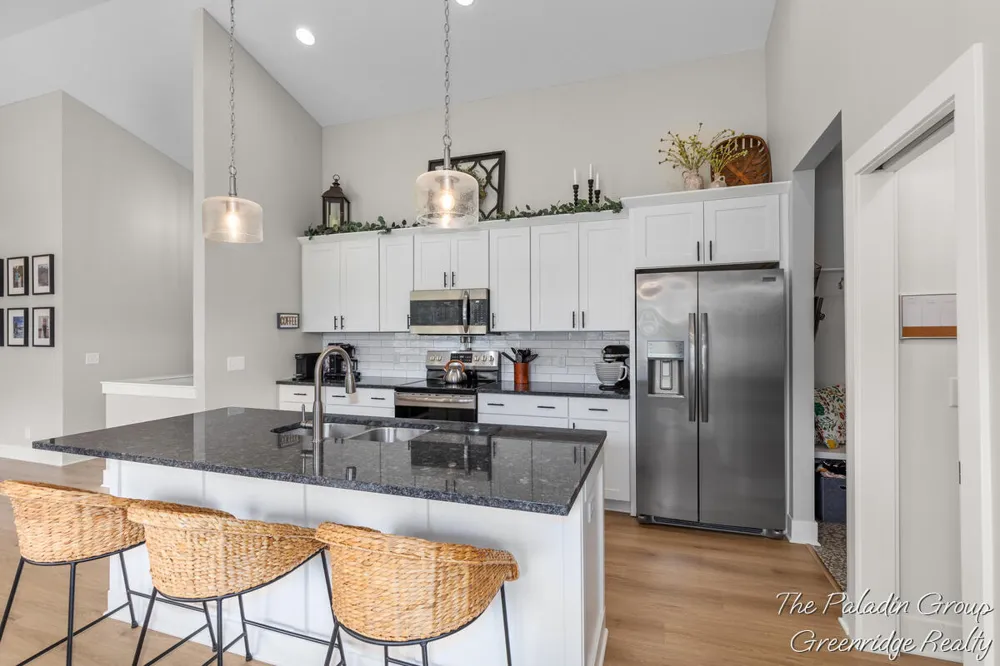 9404 Shoreway Drive West Olive, MI 49460