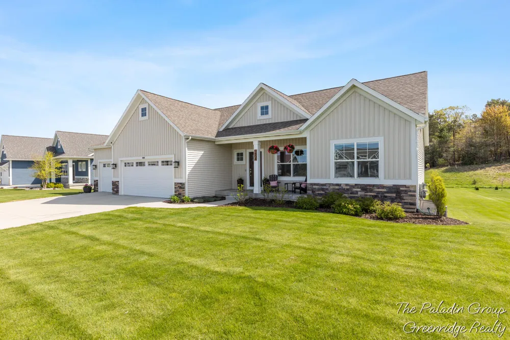 9404 Shoreway Drive West Olive, MI 49460