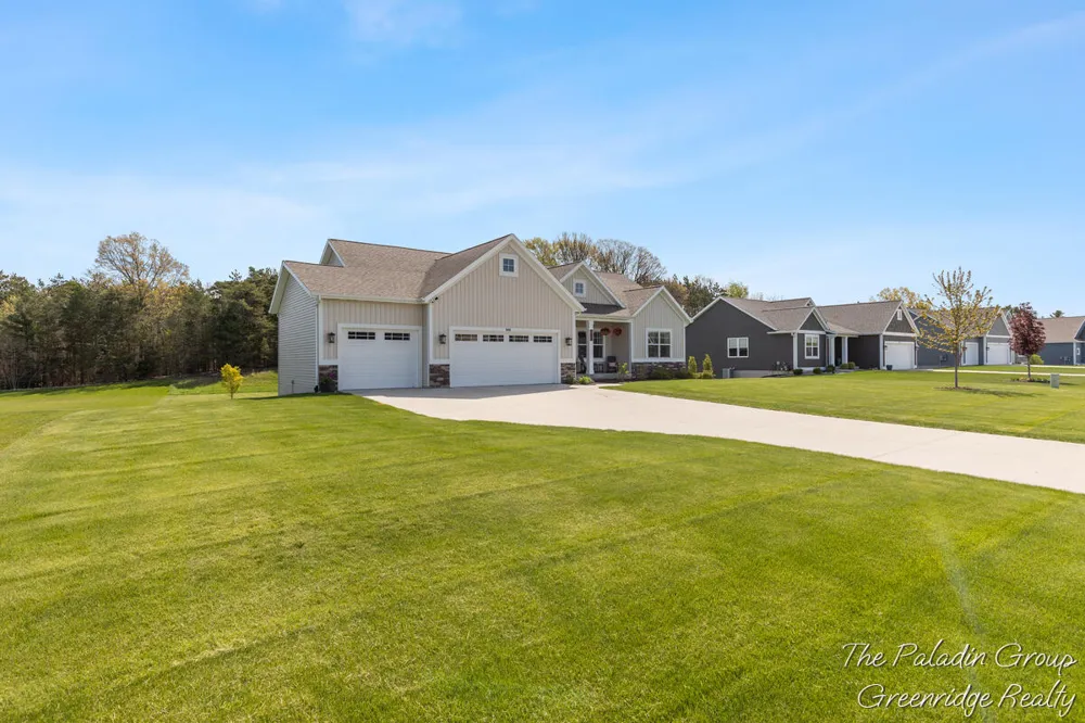 9404 Shoreway Drive West Olive, MI 49460