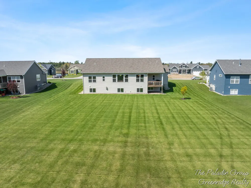9404 Shoreway Drive West Olive, MI 49460