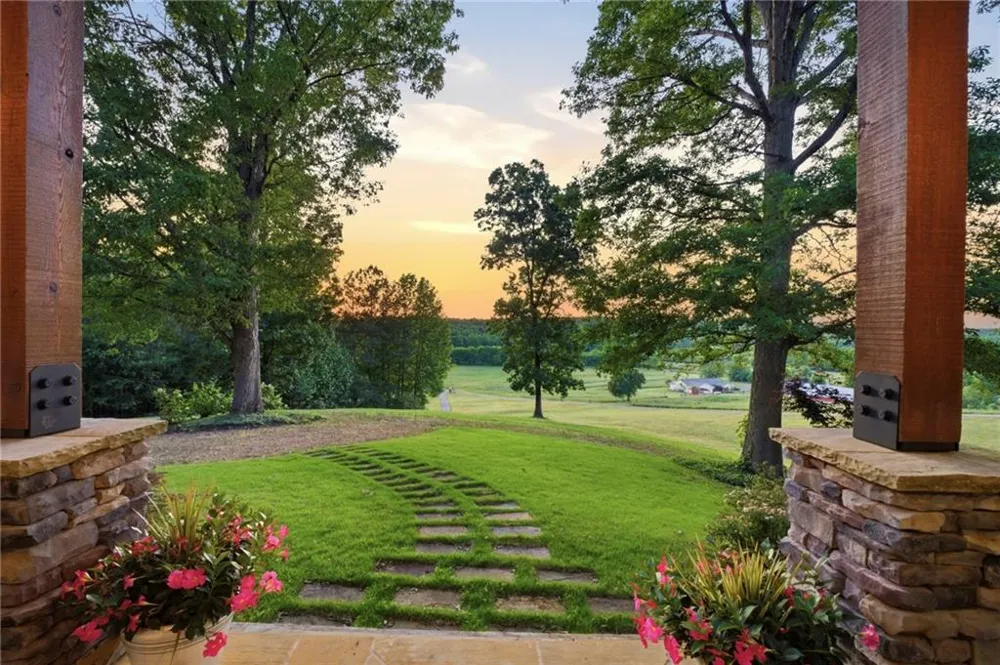 416 Spring Place Road NE White, GA 30184