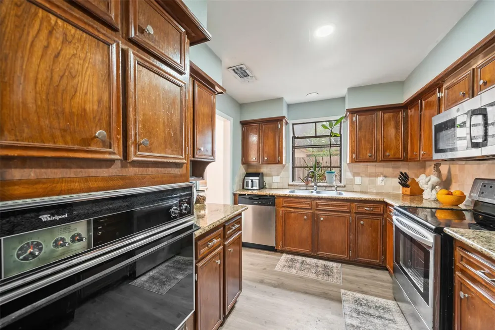 16510 De Lozier Street Jersey Village, TX 77040