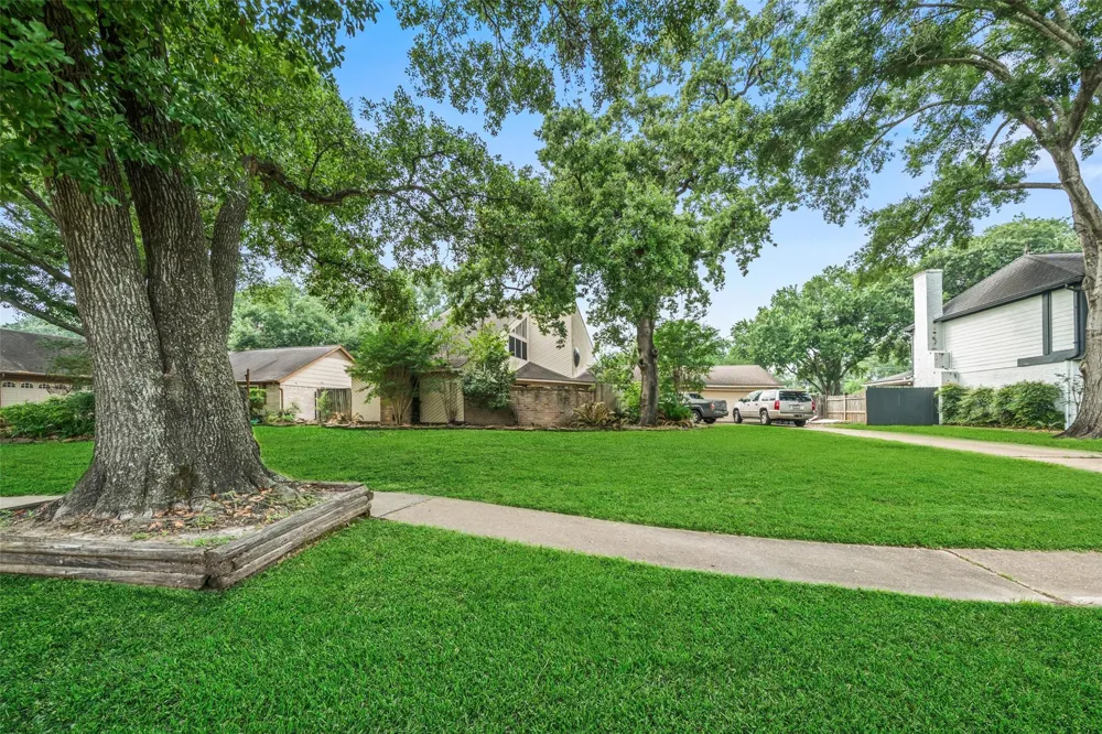 16510 De Lozier Street Jersey Village, TX 77040