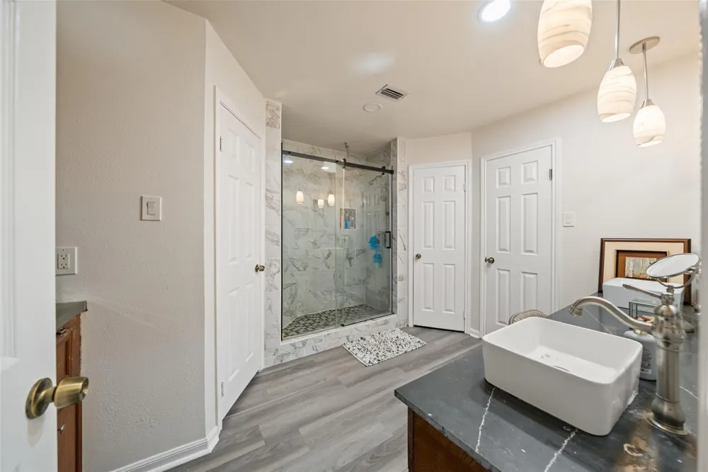 16510 De Lozier Street Jersey Village, TX 77040