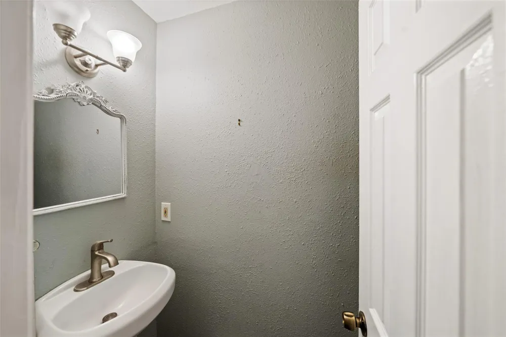 16510 De Lozier Street Jersey Village, TX 77040