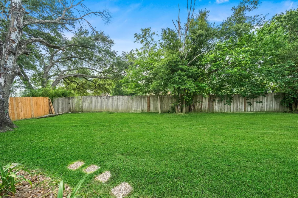 16510 De Lozier Street Jersey Village, TX 77040