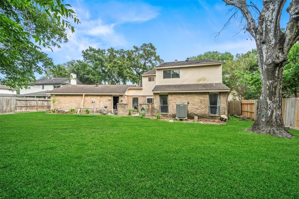 16510 De Lozier Street Jersey Village, TX 77040