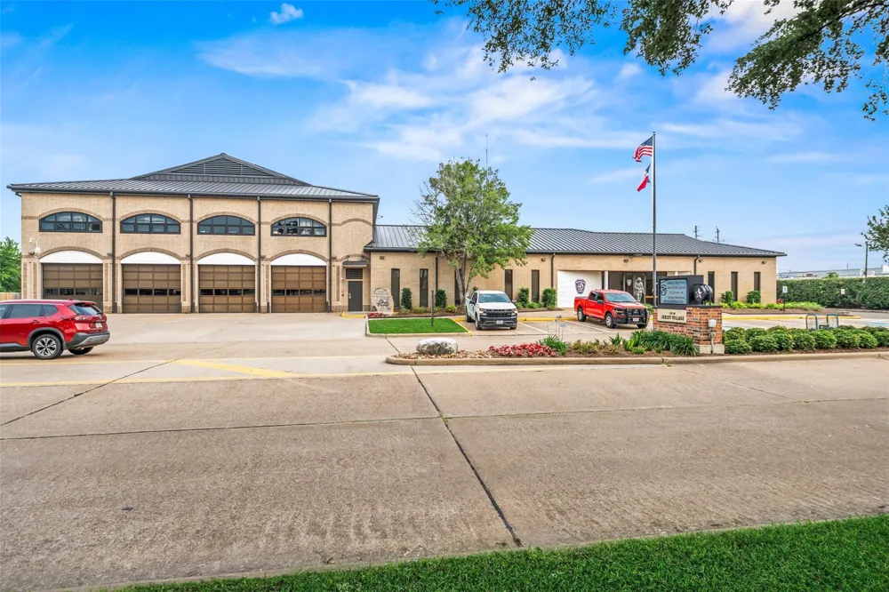 16510 De Lozier Street Jersey Village, TX 77040
