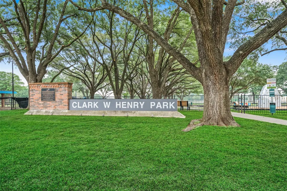 16510 De Lozier Street Jersey Village, TX 77040