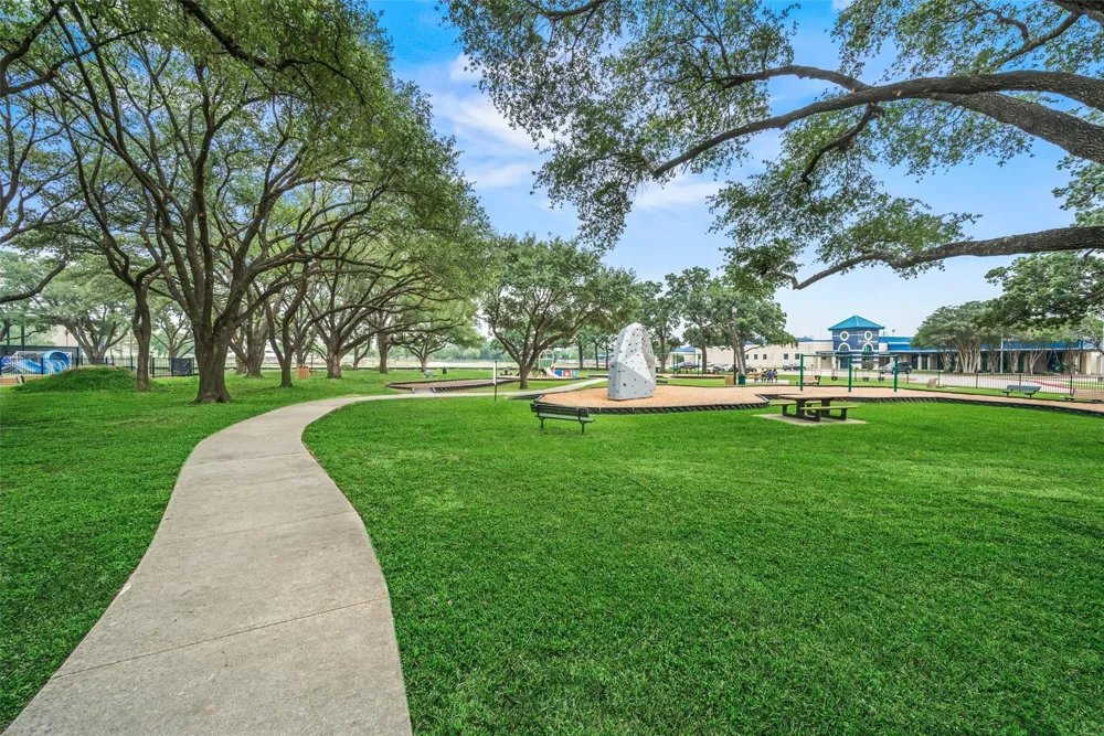 16510 De Lozier Street Jersey Village, TX 77040