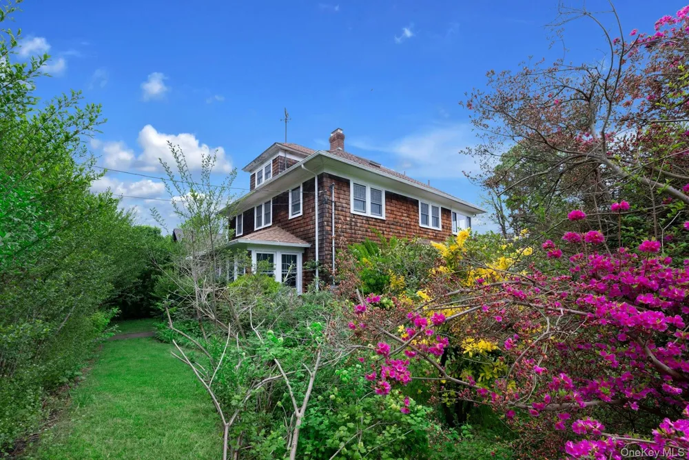 1025 9th Street Greenport, NY 11944