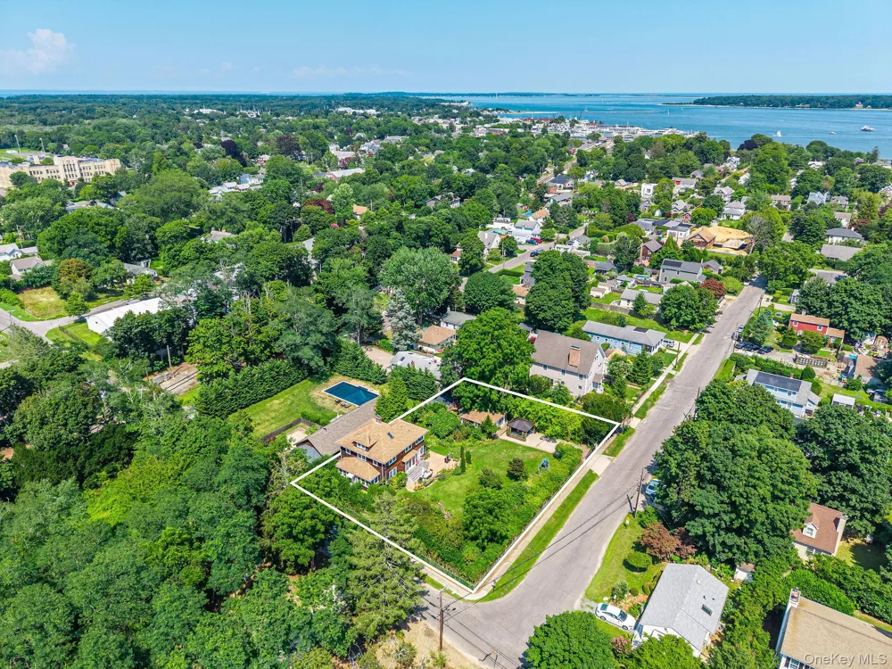 1025 9th Street Greenport, NY 11944