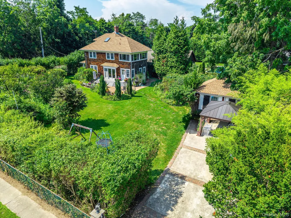 1025 9th Street Greenport, NY 11944