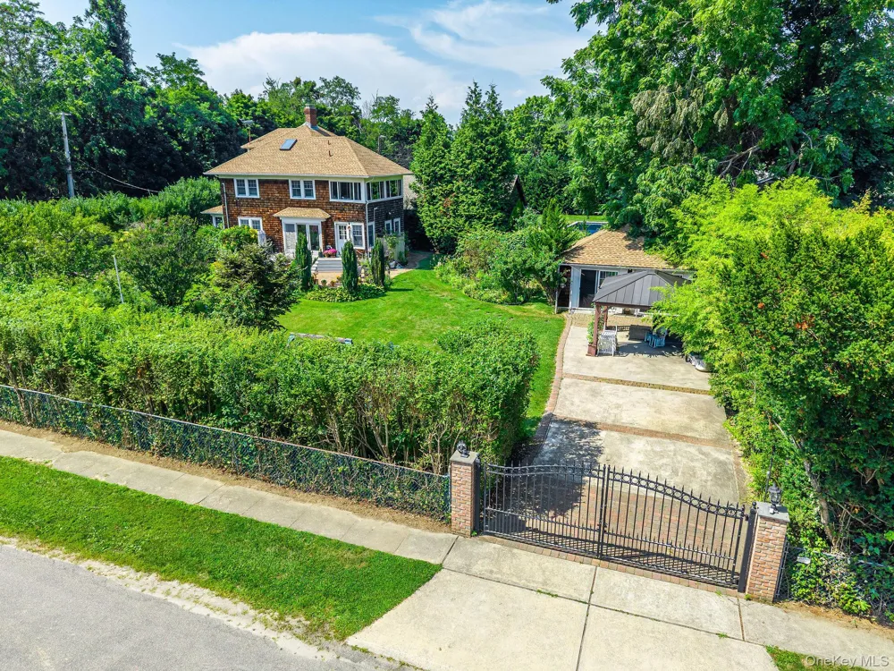 1025 9th Street Greenport, NY 11944