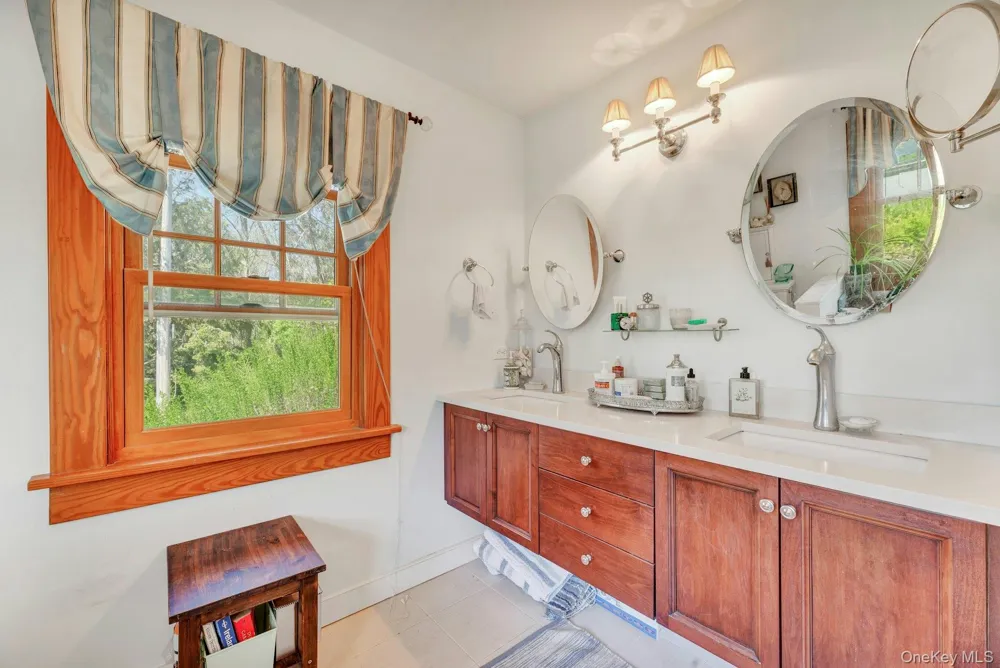 1025 9th Street Greenport, NY 11944