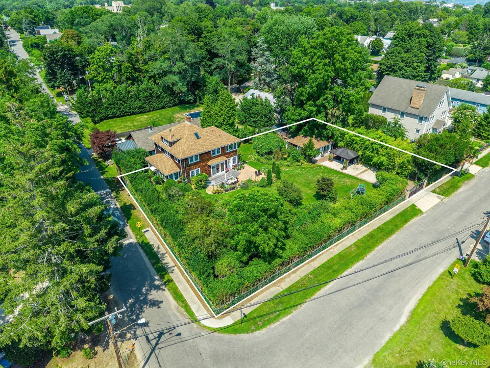 1025 9th Street Greenport, NY 11944