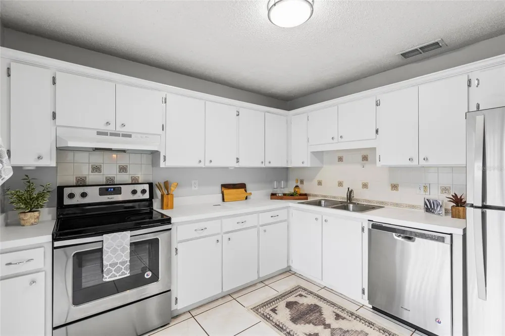7608 WILLOW PARK DRIVE Temple Terrace, FL 33637
